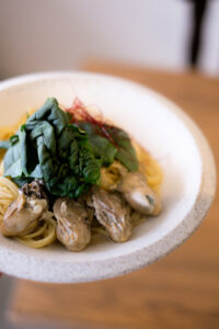 （期間限定）牡蠣とちぢみほうれん草のお醬油バター